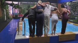 Il primo tuffo in piscina thumbnail