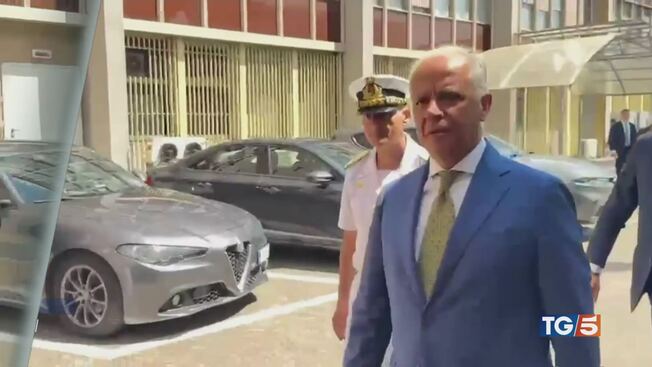 Piantedosi: "Lotta ai trafficanti di uomini è priorità"
