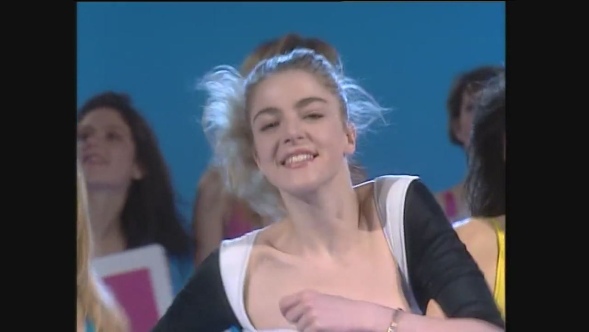 Una Giovanissima Claudia Gerini Canta A Non E La Rai Play Cult Video