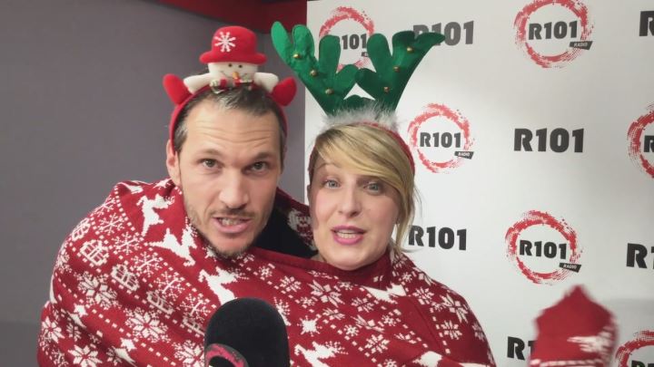 Auguri Di Natale Radio 105.Nonna Per Natale Quest Anno Non Scendo Radio 105 Video Mediaset Play