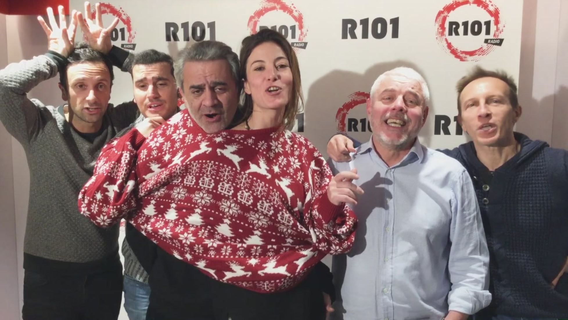Auguri Di Natale Radio 105.Gli Auguri Di Natale De La Banda Di R101 R101 Video Mediaset Play