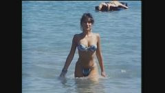 Sabrina Salerno è la sexy Mia Star in Professione Vacanze