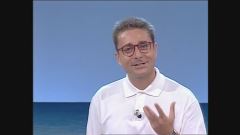Paolo Bonolis presenta la prima puntata della seconda stagione di Non è la Rai
