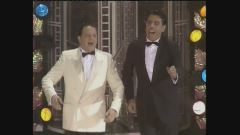 Teo Teocoli e Massimo Boldi cantano una samba per il Capodanno 1986