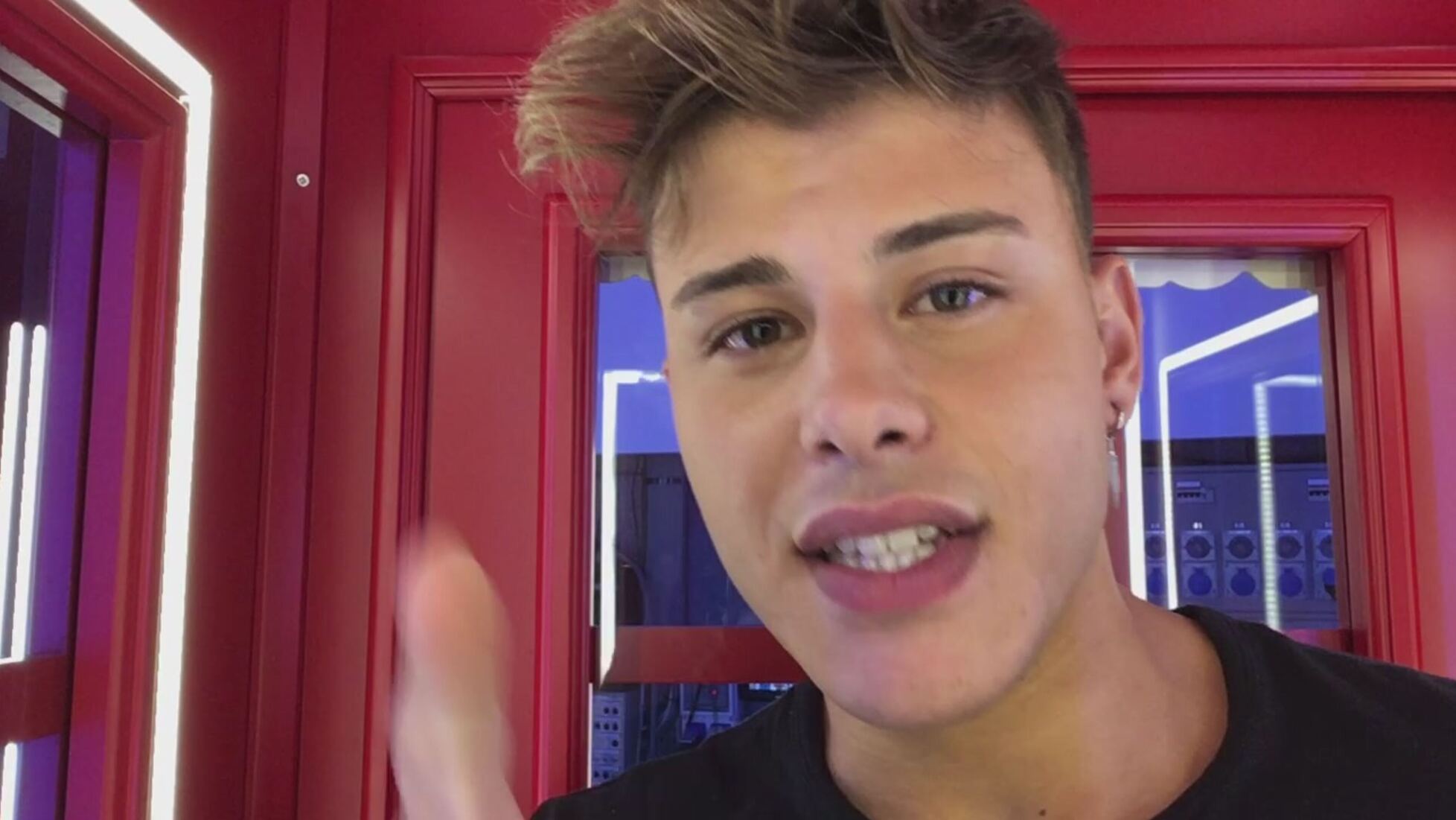 Pomeriggio Cinque: La cabinarossa di… Manuel Dosio Video | Mediaset  Infinity