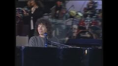 Riccardo Cocciante al piano canta "Un amico in me" a Un disco per l'estate 1996