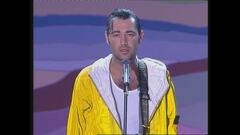 Luca Carboni canta "Ci vuole un fisico bestiale" a Buona Domenica 1992