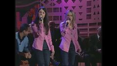 Paola e Chiara cantano "Amici come prima" dirette da Demo Morselli al Maurizio Costanzo Show 1997