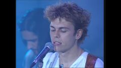 Gianluca Grignani canta "La Fabbrica di Plastica" a Festivalbar 1996