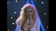 Anna Oxa canta "Oltre la montagna" a Festivalbar 1988