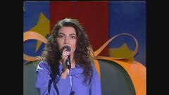 Cristina D'Avena canta "Una classe di monelli per Jo"