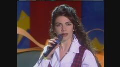Cristina D'Avena canta "Un complotto tra le onde del mare"