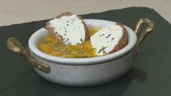 Zuppa di zucca e zenzero con crostini di formaggio di capra