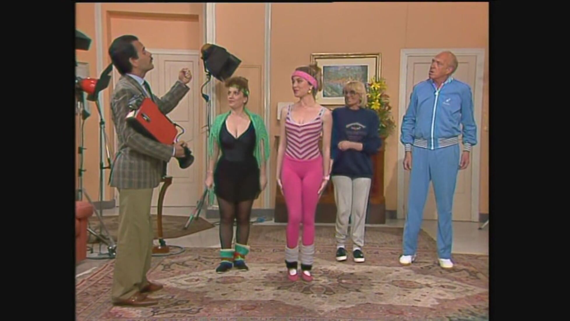 Play Cult: A lezione di ginnastica aerobica con Casa Vianello Video |  Mediaset Infinity