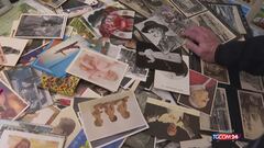 Colleziona cartoline da tutta la vita, 61enne lecchese raggiunge il record di 2 milioni