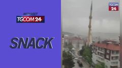 Tempesta di vento in Turchia, crolla minareto