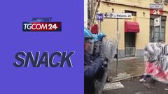 Torino, il momento degli scontri tra polizia e studenti al corteo pro Palestina
