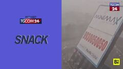 Mumbai, il momento in cui è crollato il cartellone pubblicitario uccidendo 14 persone