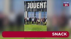 All Blacks in visita alla Juve, saluti e palleggi alla Continassa