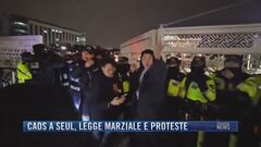 Breaking News delle 21.30 | Caos a Seul, legge marziale e proteste