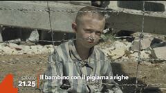 Il bambino con il pigiama a righe