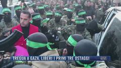 Breaking News delle 21.30 | Tregua a Gaza, liberati i primi tre ostaggi