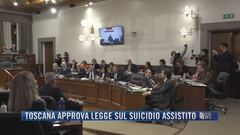 Breaking News delle 21.30 | Toscana approva legge sul suicidio assistito