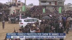 Breaking News delle 16.00 | Ostaggi, Israele protesta per show di Hamas