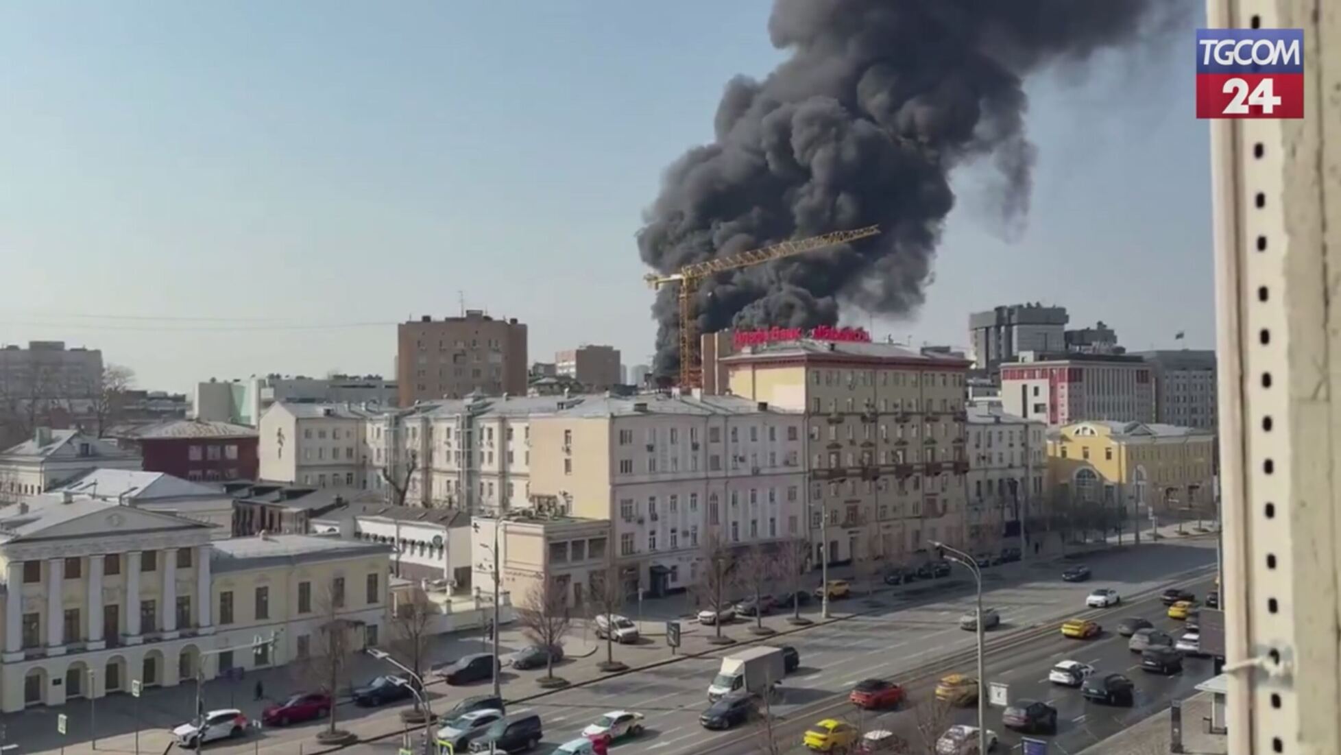 Tgcom24: A Mosca va a fuoco il Roza Rossa, il complesso residenziale e  hotel dellélite russa Video | Mediaset Infinity
