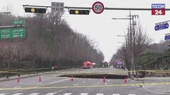 Seoul, gigantesca voragine in strada: morto un motociclista