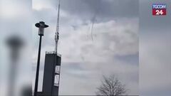 Frecce tricolori francesi si scontrano in volo, il video shock