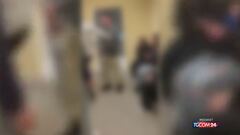 Lecce, baby gang picchia e filma un 15enne disabile