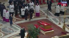 Chi è Suor Genevieve, l'amica di Papa Francesco unica non porporata ammessa alla traslazione