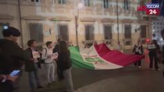 Cittadinanza, il logo del referendum proiettato su Palazzo Chigi