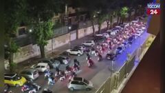 L'insonne notte dei giocatori del Cagliari, corteo di 400 scooter sotto l'albergo a Napoli