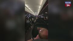 Passeggeri ubriachi sul volo Ibiza-Londra, "Un orrore, un aereo pieno di animali"