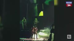 Il reggiseno ribelle di Katy Perry: incidente sul palco a Las Vegas!