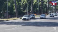 Roma, protesta dei taxi: corteo di auto verso il Campidoglio