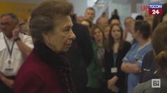 Auto sulla folla a Liverpool, la principessa Anna incontra lo staff medico che ha prestato soccorso