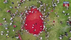 Colombia, la tradizionale festa della Tomatina: migliaia di persone in guerra con i pomodori