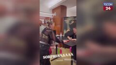 BigMama a sorpresa all'instore di Alessandra Amoroso: abbracci e risate tra le due artiste