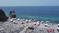 Estate in anticipo a Salina che fa il pieno di turisti