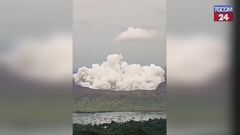 Filippine, il momento dell'eruzione del vulcano Taal