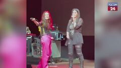 Alanis Morissette invita sul palco Laura Pausini, il duetto a sorpresa a Roma