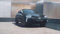 DS N°4: con il restyling è anche elettrica