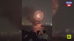 Giappone, spettacolare incendio durante un festival di fuochi d'artificio