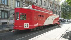 Il tram Ferrari gira per Milano