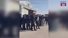 Vance porta la bara di Charlie Kirk sull'Air Force 2