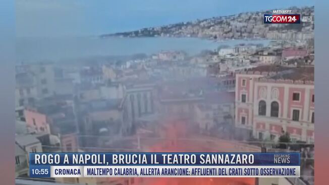Breaking News delle 11.00 | Rogo a Napoli, brucia il teatro Sannazaro