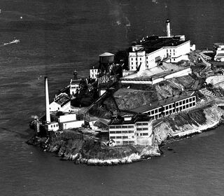 Alcatraz: una prigione sotto assedio